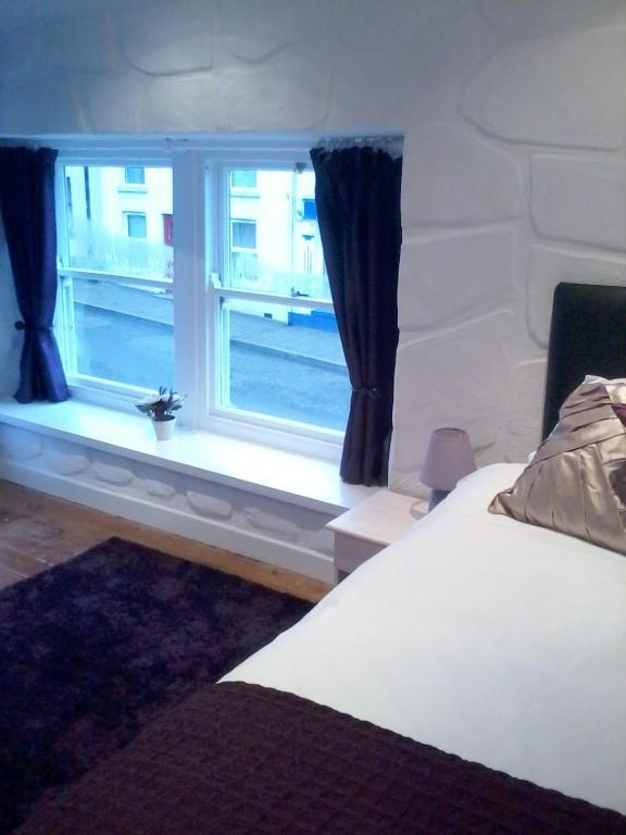 Finn Maccools Public House & Guest Inn Bushmills Room photo