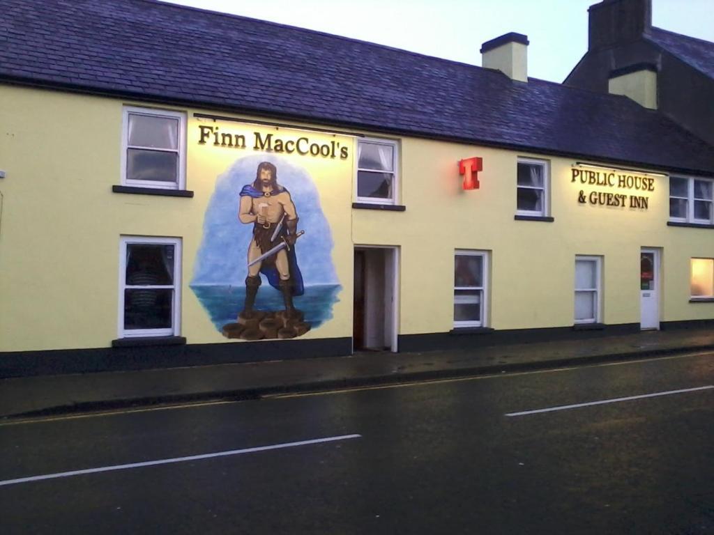 Finn Maccools Public House & Guest Inn Bushmills Exterior photo